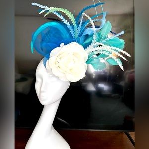 Blue fascinator.  Blue derby hat.  Blue hat.  Blue church hat.  Blue dress hat